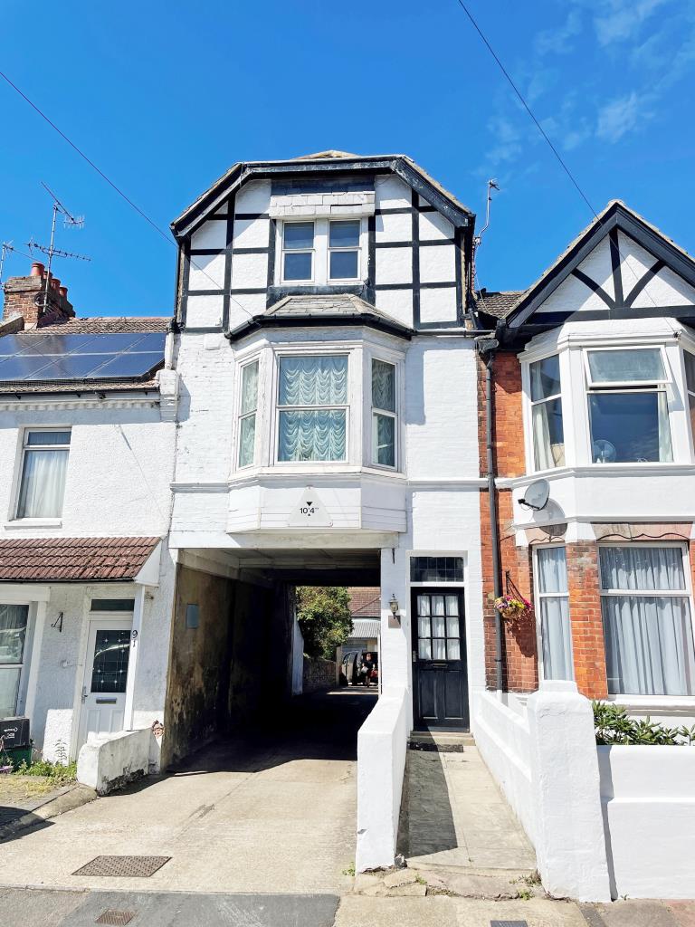 Lot: 2 - RECENTLY REFURBISHED TERRACE PROPERTY FOR REPAIR -